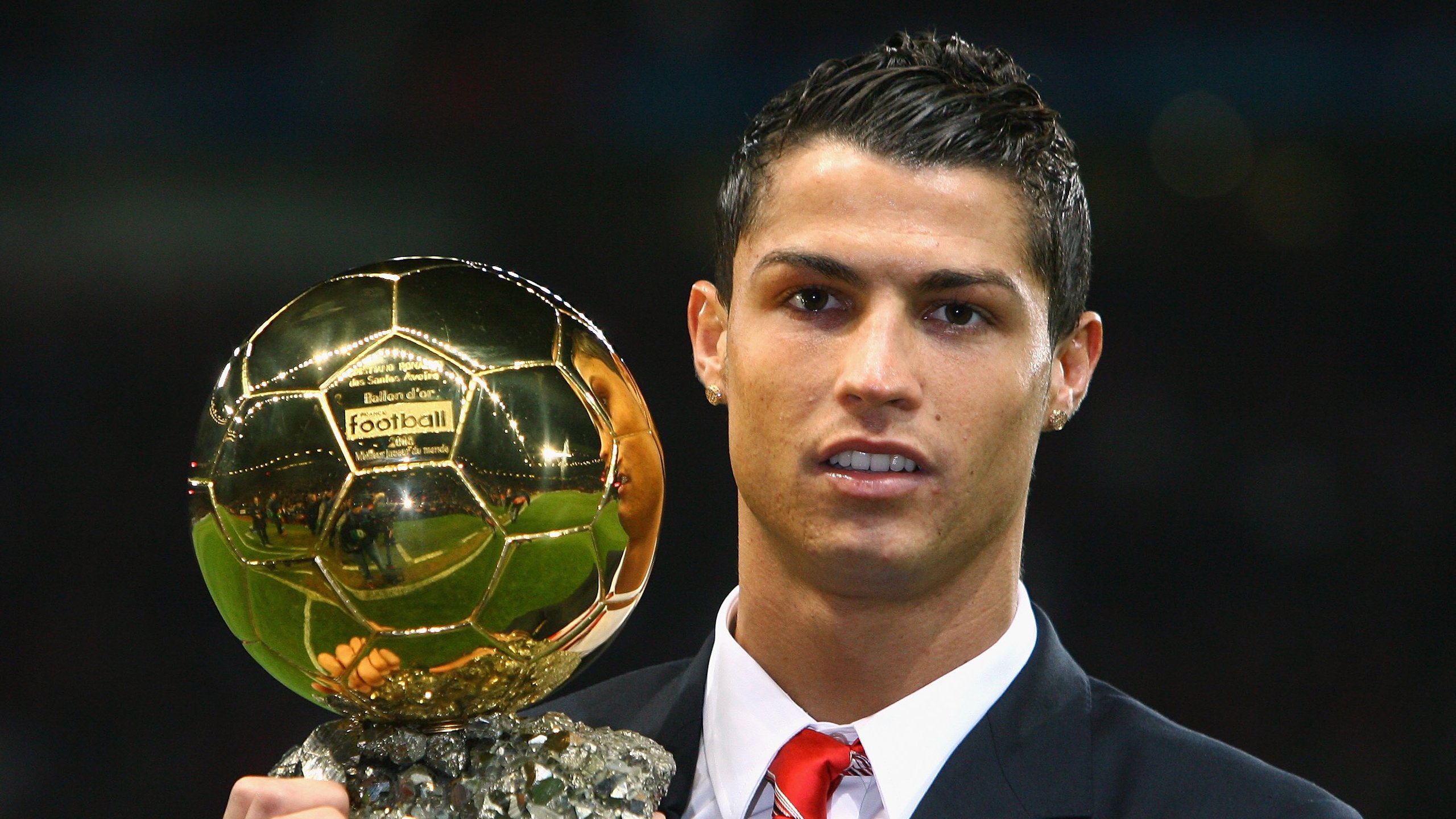 世界杯新议程：研究在门线上方安装透明摄像头 增强门线判定画面说服力