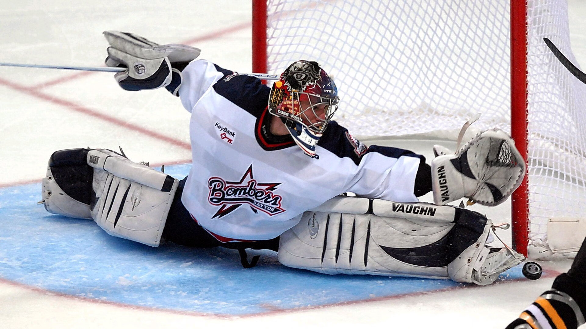 欧冠赛季：教练席黄牌数量创历史新高 激烈争执屡见不鲜